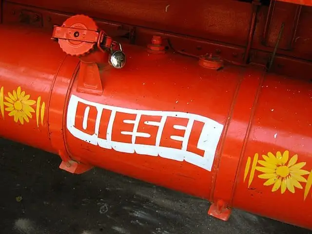 Red_diesel_tank.jpg Red_diesel_tank.jpg