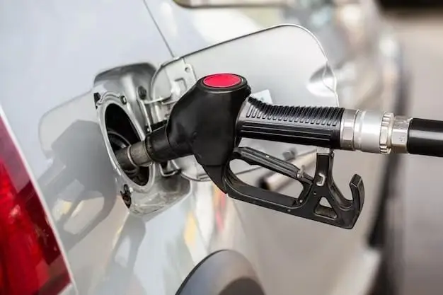 gray-metallic-car-refueling-gas-station-closeup-with-selective-focus-blurry-man-background_636705-31.jpg gray-metallic-car-refueling-gas-station-closeup-with-selective-focus-blurry-man-background_636705-31.jpg